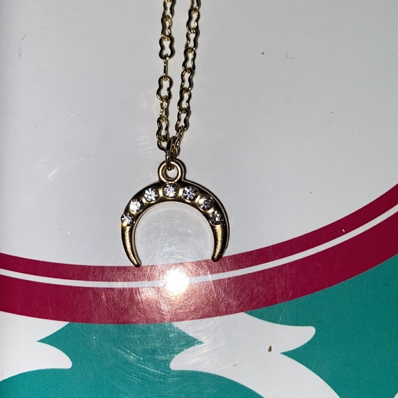 Gold necklace with a cute diamond design EUC - Picture 2 of 3